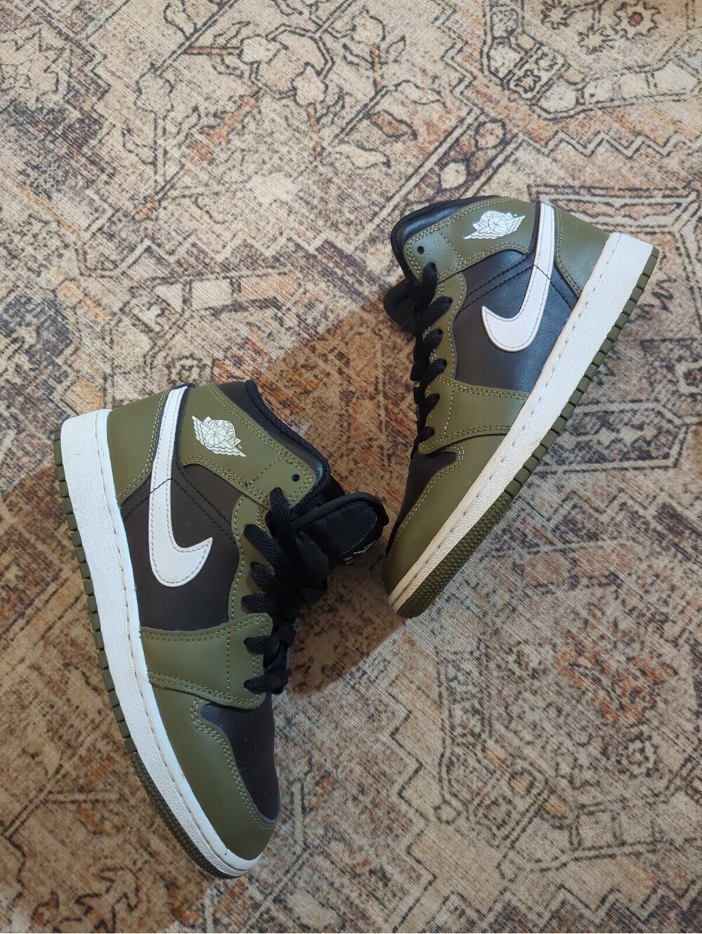Nike Air Jordan 1 Mid Medium Olive Black- White #DQ8423- 092 4Y Kids